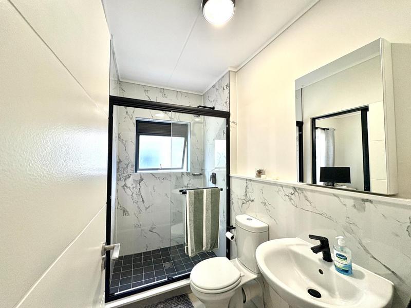 To Let 2 Bedroom Property for Rent in Somerset West Western Cape